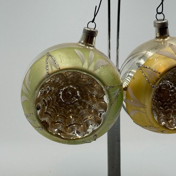 2 VTG MERCURY MICA GLASS INDENT PAINTED CHRISTMAS ORNAMENTS Austria  GOLD GREEN - Picture 6 of 16